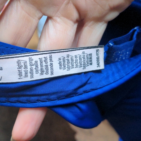 Victoria's Secret 34DDD - Picture 3 of 3